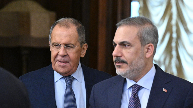 Источник рассказал о встрече глав МИД Турции и России