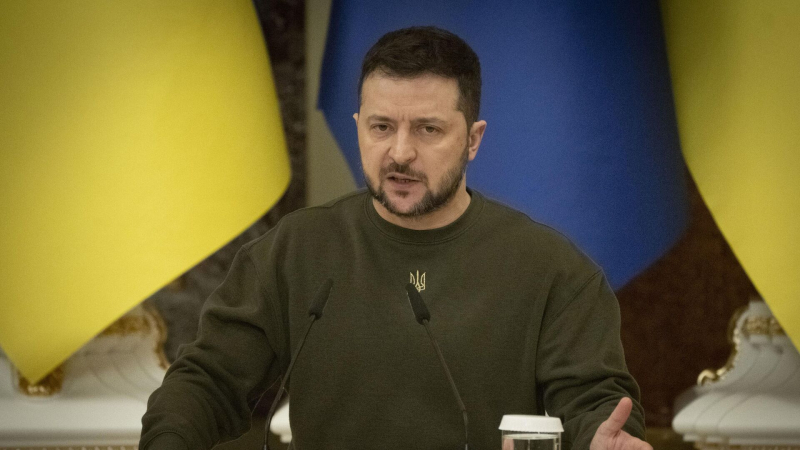 Зеленский: идет подготовка соглашения по производству дальнобойного оружия