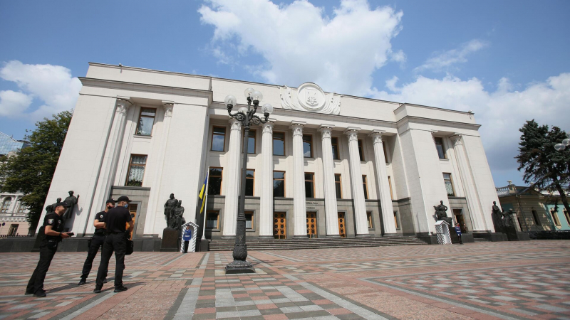 Зеленский подписал указ о санкциях против 90 компаний в России